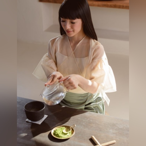 BRAND NEW Ceremonial Matcha Bowl, Matcha Whisk & Kurashi Book by Marie Kondo - Picture 4 of 13